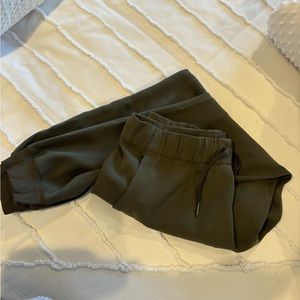 Lululemon women’s joggers